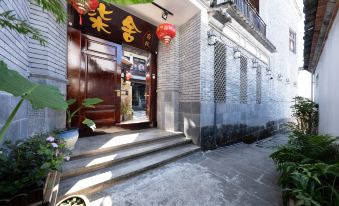 Tengchong Heshun Qishe Inn