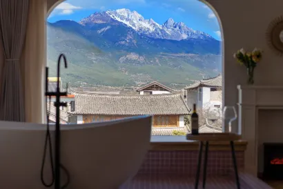 Watch the mountains with you·Designer 180° view of the snow-capped mountains