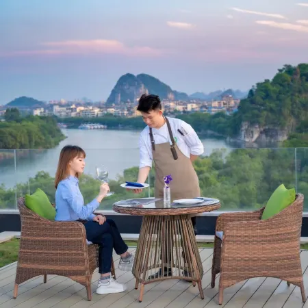 O.Live Social (Guilin Elephant Trunk Hill Two Rivers and Four Lakes Store)