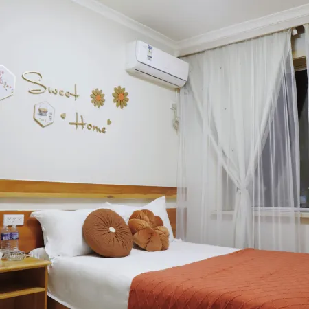 Helong Hongye Hotel