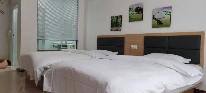 Tianhong Hotel Hotels in Longlin