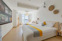Manyue Cinema Apartment (Nanjing South Railway Station) - Condos