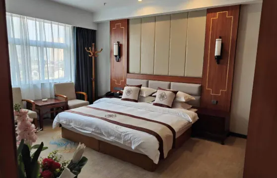 龍陵玉龍商務酒店