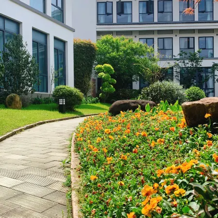 Lilac Garden Hotel (Kuaiji Mountain Tourist Resort, Shaoxing)