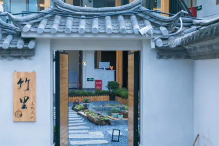 Lijiang Zhuli Holiday Courtyard