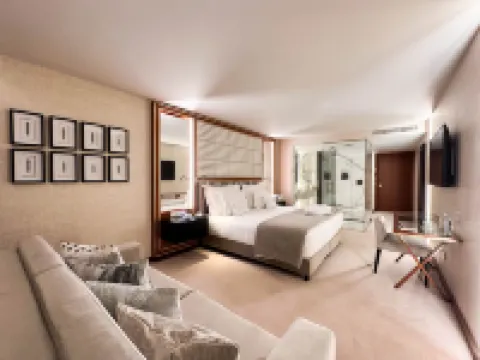 Wine & Books Porto Hotel