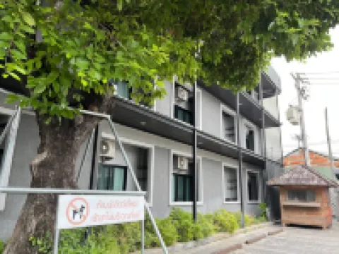 เฮือนนานาจอมสวรรค์ โรงแรมในแพร่