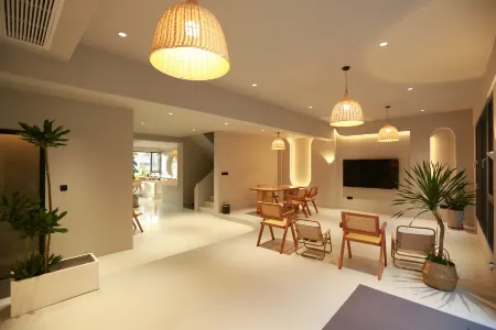 Jingning Yunye Landscapes Leisure Stay (Fenghuang Ancient Town Dream City Branch)