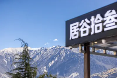 Deqinjugu Shiqian oxygen supply smart hotel Hotels in Deqin