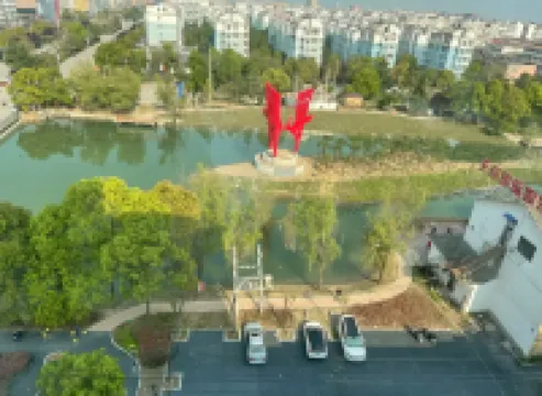 Sunshine Holiday lnn Gushi Lake