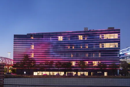 JI Hotel (Shanghai Hongqiao Railway Station) Отели рядом с достопримечательностью «Cheung Kong Graduate School of Business»