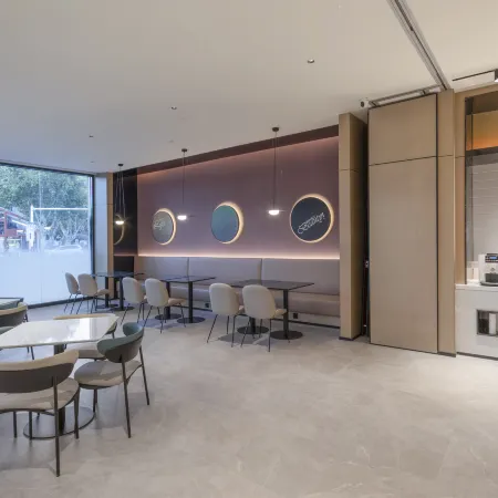 Ni Hao Hotel (Anqing Linghu Park)