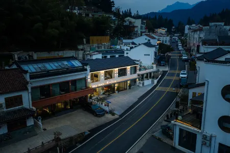 Mingxinjv Homestay (Jiuhua Mountain Roushen Baodian) Отели рядом с достопримечательностью «Zhiyuan Chenxi»