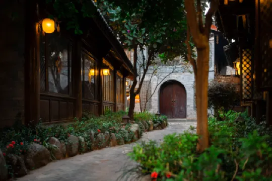 Lijianggucheng·Shan Shui Aisi Huayuan Hotel