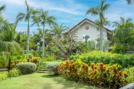 Pax Ana Doc Let Resort & Spa Отели рядом с достопримечательностью «Hoa Lan Island Resort»