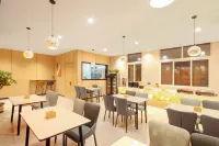 Qunos Smart Travel Hotel (Qingdao Jiaodong International Airport) - พร้อมอาหารเช้า