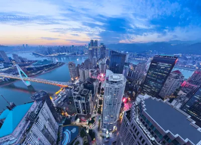 K·W High Altitude View Hotel (Chongqing Jiefangbei Pedestrian Street Hongyadong Branch) Hôtels à : Nanbin Road