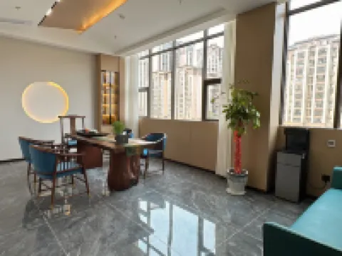 Caiheju·Chinese Hotel (Daying Yongyi Plaza) فنادق في داينغ
