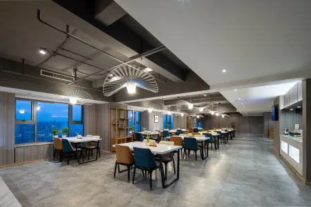 Atour Hotel Hefei Changjiang Road Zhixincheng Annongda Отели рядом с достопримечательностью «Xi Mountain Sceneic Area»