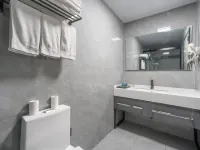 Home Inn Huaxuan Collection Hotel (Yangzhou East High-speed Railway Station) Hotels near Hanbi Garden