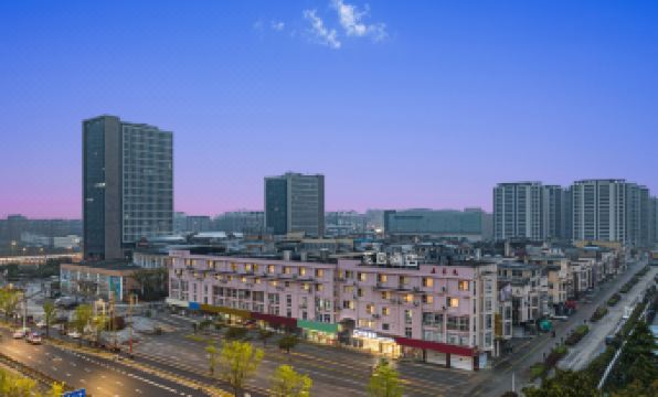 Huaju Hotel (Yangzhou Slender West Lake Wutinglong Toy City)