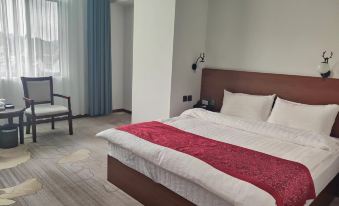 Longling Qiaoxiang Grand Hotel