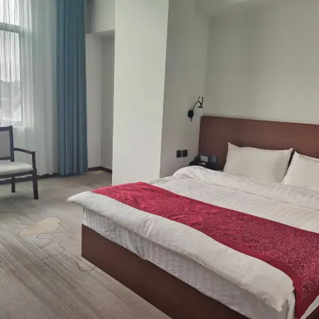 Longling Qiaoxiang Grand Hotel