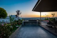 Zhangjiajie Junlan Hotel (Tianmen Mountain Cableway Station) Hotels near 72 Qilou Cultural Tourism Town