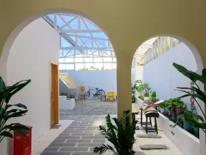 Luming Yuye Light Luxury Homestay (Shangri-La Dukezong Ancient City Shop)