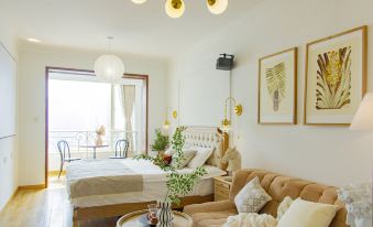 Fengxia Homestay (Caoyang Road Subway Station)