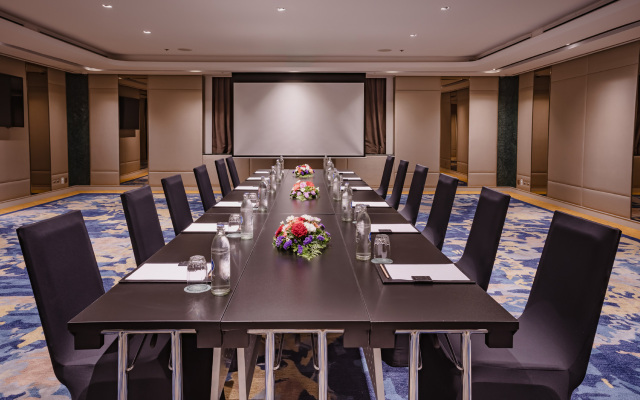 Aira Hotel Bangkok Sukhumvit 11 Over view