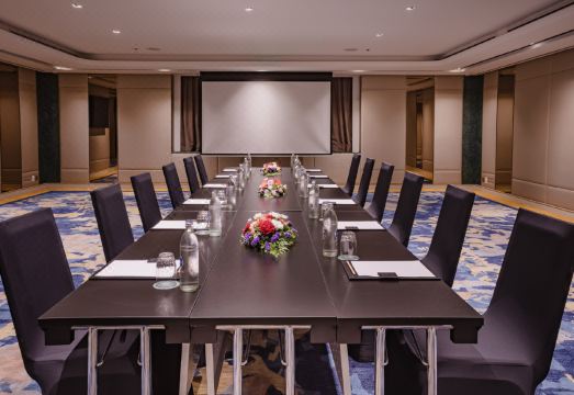 Aira Hotel Bangkok Sukhumvit 11 Hotel Overview