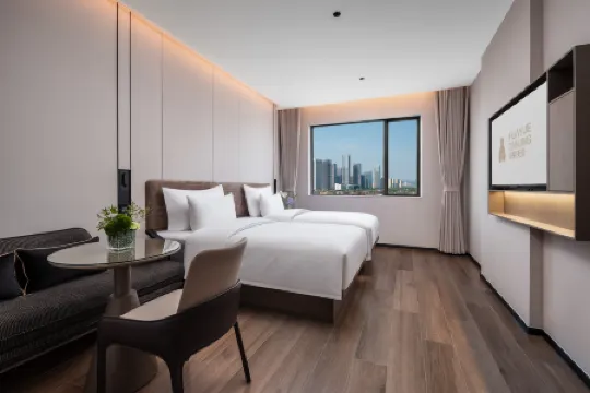 Byland World Hotel (Yiwu International Trade City) Отели рядом с достопримечательностью «Yiwu Guoji Bolan Center»