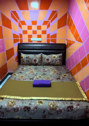 โรงแรมเดกลอรี ยูเอสเจ 21