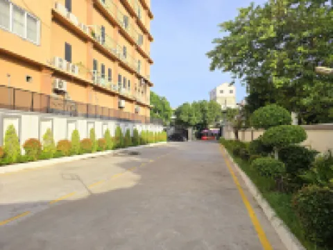 Joli Hotel Hotels near Toul Kork Methodist Church