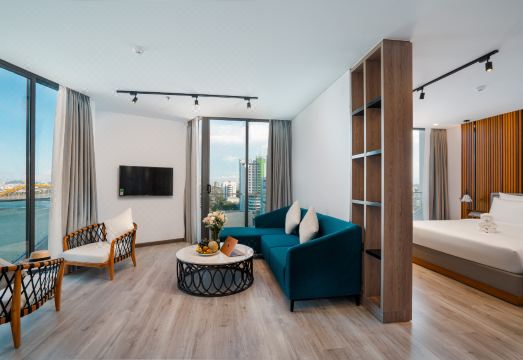 호텔 조식 및 부대시설