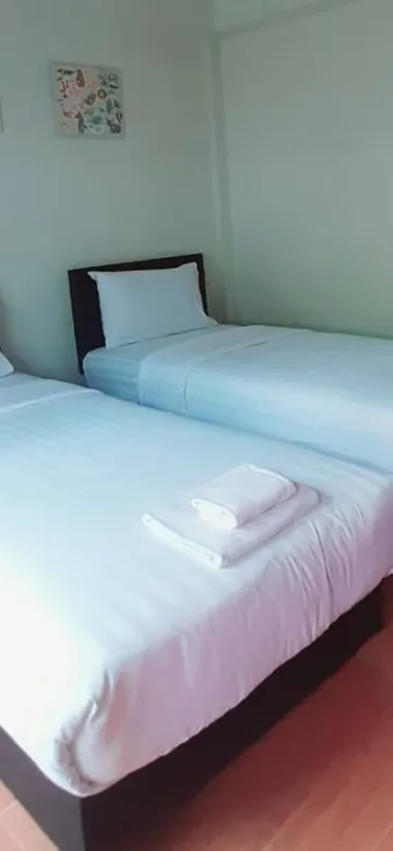 ห้องทวินพร้อมทางเชื่อมไปยังสระน้ำ