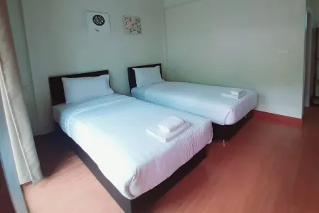 Phenwaree Amphawa Resort