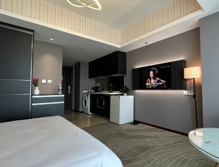 moon hotel Отели рядом с достопримечательностью «Liaoning Broadcast and Television Tower»