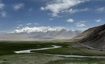 Tashkurgan County Xuemei Hotel