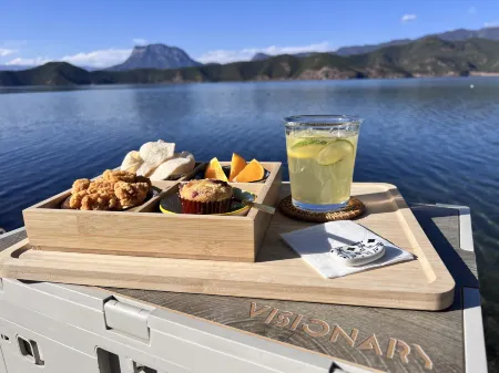 Lugu Lake Yinman · Lake View Star Sky Theme Resort