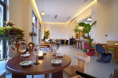 JOYOUS HOTEL KUNMING Отели рядом с достопримечательностью «Yunnan Vocational College of Mechanical and Electrical Technology»