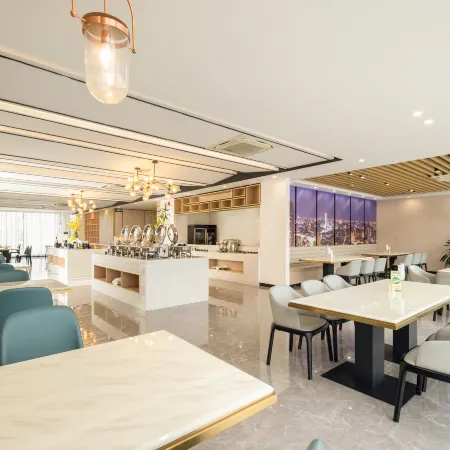 Clover Holiday Hotel (Guiping Xinggui)