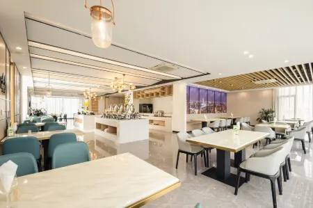 Clover Holiday Hotel (Guiping Xinggui) Отели в г. Гуйпин