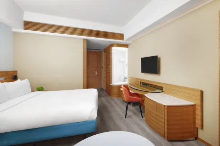 Nina Hotel Tsuen Wan West Отели рядом с достопримечательностью «Цин И»