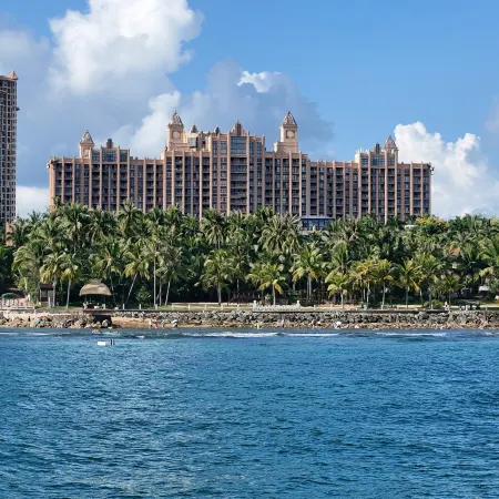 Yihai blue sky apartment (Lingshui Coral Sea store)