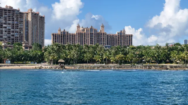 Yihai blue sky apartment (Lingshui Coral Sea store)