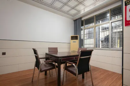 Qijiantang Business Hotel (Baofeng Street)