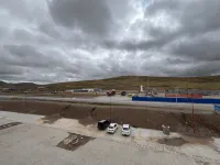 Amdo Wisdom Hotel - parking