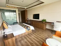 Salt alkali Land Academic Exchange Center Hotel